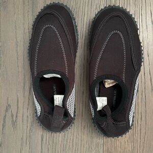 Black kids unisex water shoes sz 13 brand new